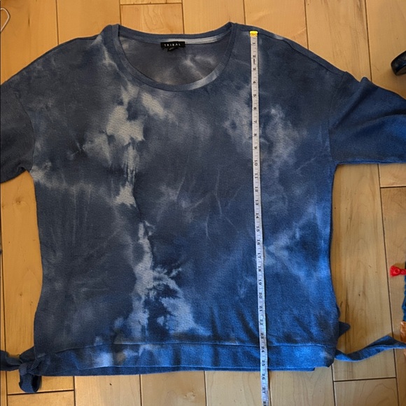 Tribal Tie-Hem Blue Tie-Dye Long Sleeve Waffle Top Size L - Picture 11 of 12